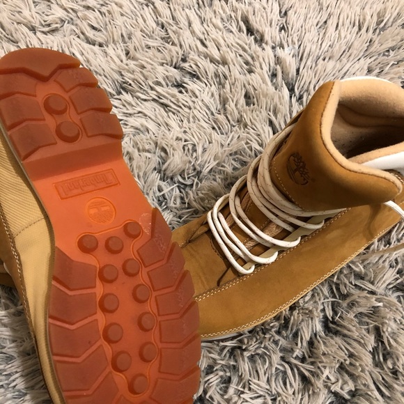 Women Timberlands - Picture 4 of 6